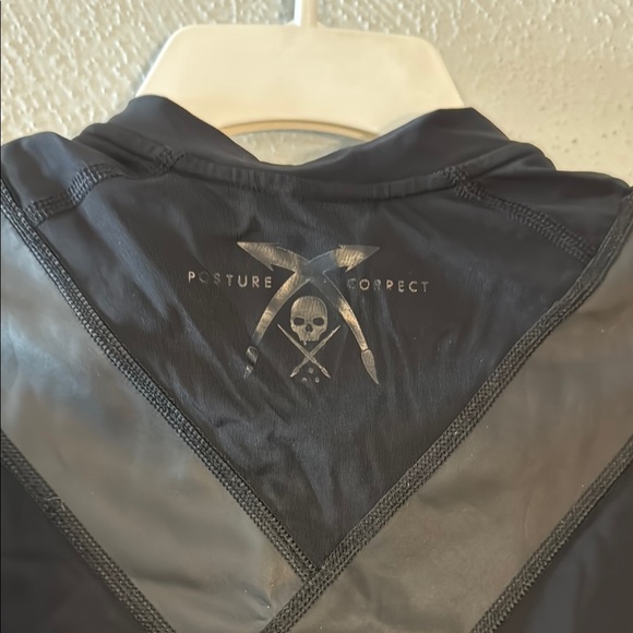 Virus/Sullen posture correction compression shirt - Picture 4 of 4